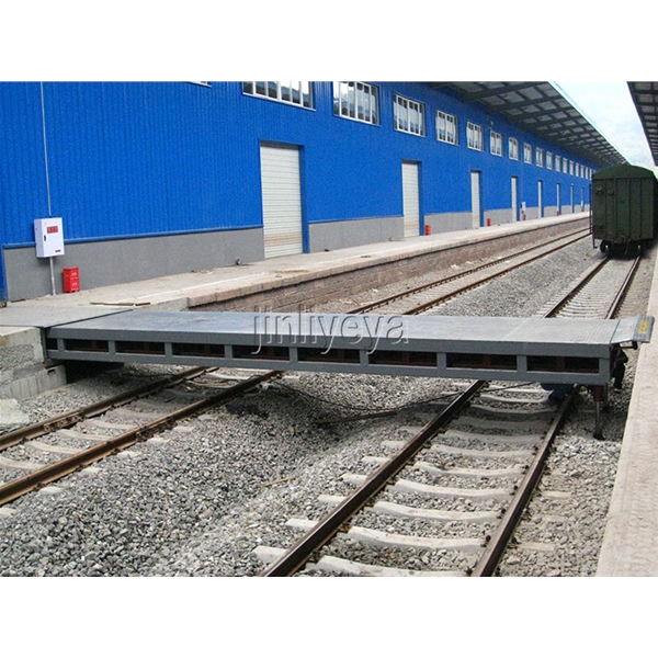 南宁伸缩铁路跨桥